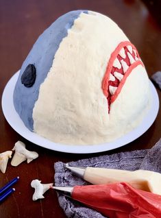 a cake that has been decorated to look like a shark