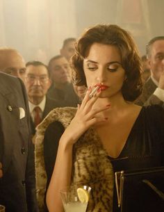 mob wife aesthetic Mobster Wife Aesthetic, Mob Wife Makeup, Mafia Wives, Mob Wife Aesthetic, Wife Aesthetic, Wife Style, Mob Wives, The Mob, Mob Wife