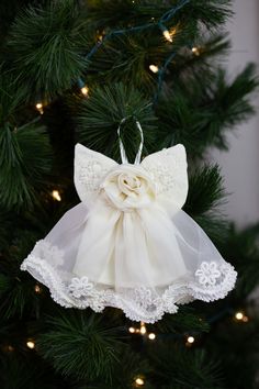 Guardian Angel Ornament made from your wedding dress. Recycled Wedding Dress Ideas, Upcycle Wedding, Wedding Dress Quilt, Upcycled Wedding Dress, Repurpose Wedding Dress, Recycle Wedding Dress, Wedding Dress Keepsake, Dress Upcycle, Upcycled Wedding