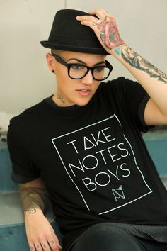 TAKE NOTES BOYS Tomboy Femme, Fox Clothing, Gender Neutral Style, Androgynous Outfits, Lesbian Art, Long Sleeve And Shorts