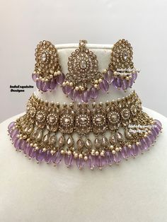 Antique Gold Polki Necklace Set comes with Stud earrings and tikka / Indian Jewelry/ High Quality Kundan and Polki Jewelry/ Bollywood Jewelry/Wedding Jewelry/Lavender color  All items are shipped from Brampton, Ontario, Canada. If you need your item by a certain day, please reach out to us for express delivery option before placing the order so that we can update the shipping for you. Standard shipping/delivery timeline Below are the delivery timeline estimates once the order ia shipped ---> USA delivery timeline * 3-5 business days to major urban centers in USA. It may take 1-2 days extra to remote locations ---> Canada delivery timeline  * 2-3 business days - GTA  & Montreal  * 2-4  business days - Rest of Ontario/Quebec * 3-6 business days-  Rest of Canada    ---> Europe/Middle East tim Bollywood Style Jewelry Sets For Reception, Elegant Purple Kundan Necklace For Wedding, Purple Kundan Necklace Gift, Purple Kundan Necklace For Gifting, Purple Latkans Jewelry For Party, Purple Kundan Bollywood Jewelry, Purple Kundan Jewelry For Diwali, Festive Purple Kundan Necklace, Traditional Purple Necklace For Festive Occasions