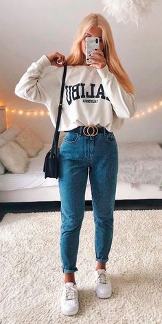 Undershirt Outfit, Outfit College, College Looks, School Look, Cute Looks, Mom Jeans Outfit, Casual School Outfits, Neue Outfits, Trendy Fall Outfits