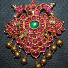 Italian Gold Jewelry, Gold Pendent, Gold Temple Jewellery, Gold Pearl Jewelry, Choker Designs, Antique Jewellery Designs, Online Gold Jewellery, Handmade Gold Jewellery