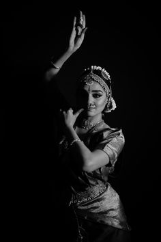 Indian Classical Dance Poses, Bharatanatyam Poses Aesthetic, Indian Dancer Photography, Dance Poses Classical, Aesthetic Classical Dance, Bharat Natyam Poses, Classic Dance Photography, Classical Dance Poses Photography, Indian Classical Dance Photography