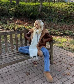 New York In Autumn Outfits, Park Walk Outfit, Fall Walk Outfit, What To Wear On A Walk, Nyc Outfit Inspo Winter, Fall Park Outfits, Fall Fashion Inspo 2023, Park City Outfits, Fall Walking Outfits