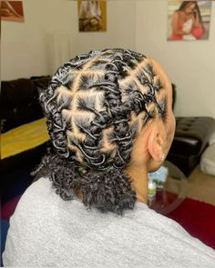 #locstyles #locs #locstylesforwomen #locsforwomen #locjourney #locsjourney #dreadstyles #dreadlocks #dreads #dreadhead Twist Loc Styles, Loc Hairstyles For Men, Mens Dreadlock Styles, Dreadlocks Hair Care, Mens Twists Hairstyles, Short Dreadlocks Styles