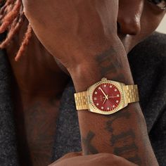 The burgundy dial of the Pascal Swirl watch features a textured pattern and is embellished with 11 lab-grown diamonds. The gold-colored case is reminiscent of volcanic lava about to erupt. Stylish and glamorous, this watch is a versatile choice for everyone. Case: 31mm/36mm steel case with polished and satin finish Waterproofness: 10ATM swimming is allowed, but only for shallow swimming (Do not operate the watch handle head in water or when the watch is wet, to prevent water from entering the table machine) Movement: Ronda 763 Crystal: Scratch resistant sapphire crystal Bracelet: Stainless steel jubilee bracelet with fold over clasp. Fits 6.5""-9.5"" wrist Strap color: Gold Head In Water, Color Lab, Anniversary Jewelry, Band Engagement Ring, Engraved Necklace, Diamond Watch, Crystal Bracelet, Sapphire Crystal, Diamond Gemstone