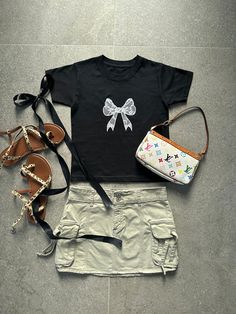 Trendy Crew Neck T-shirt With Bow, Trendy Summer T-shirt With Bow, Casual Crew Neck T-shirt With Bow Print, Spring Cotton T-shirt With Bow, Cotton Crew Neck Top With Bow Print, Cotton Summer Tops With Bow Print, Cotton Crew Neck T-shirt With Bow Print, Summer Bow T-shirt With Short Sleeves, Summer T-shirt With Bow And Short Sleeves