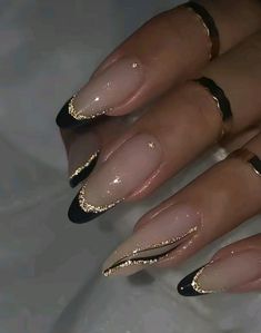 new years nails, new year nail ideas, new years eve nail designs, new year eve manicure Nails Design Black And Gold, Black And Gold Acrylic Nails Almond, Black Gold Almond Nails, Old Hollywood Glamour Nails, Black And Gold Almond Nails Designs, Black With Gold Glitter Nails, Black And Gold Oval Nails, Natural And Gold Nails, Black Gold Christmas Nails