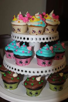 there are many cupcakes on the cake stand