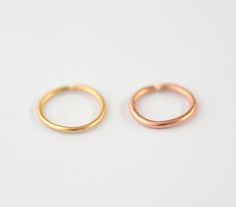 14K SOLID GOLD single hoop earring ►YELLOW SOLID GOLD 14k - ROSE / YELLOW NOT plated or gold filled ► SOLID GOLD 14K ❖ Please choose your needed gauge size (g) / inner diameter (mm) ►Inner DIAMETER of the hoop : Please choose your inner diameter: 7/8/9 mm Everyone's facial features are different ☺ 7 mm (snug/tragus piercing fit) 8 mm (common for all types- nose, upper earlobe fit) 9/10 mm (lower earlobe) ► Please choose gauge for your hoop: ★Gauge: the thickness of the wire the smaller the gauge Minimalist Gold Stackable Nose Rings, Helix Hoop, Tragus Piercing, Cartilage Hoop, Tragus Piercings, Facial Features, Nose Ring Stud, Rose Yellow, Tragus