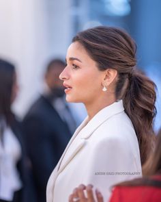 Indian Ponytail Hairstyles Wedding, Deepika Ponytail Hairstyles, Alia Bhatt Ponytail Hairstyles, Sleek Ponytail Hairstyles Indian Wedding, Saree With Ponytail, Alia Bhatt Bun Hairstyles, Ponytail Hairstyles On Lehenga, Alia Bhatt Ponytail, Pony With Saree