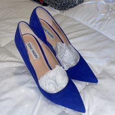 High Heels Steve Madden Color Blue 4 Centimeters ( The 4 Centimeters Is How Long Is The Heel) Under Good Condition Non Used Brand New Blue Pointed Toe Court Shoes With Sculpted Heel, Blue Pointed Toe Court Shoes For Office, Blue Padded Heel Office Heels, Blue Closed Toe Office Heels, Blue Closed Toe Heels For Office, Blue High Heel Court Shoes With Padded Heel, Blue High Heel Court Shoes For Office, Blue Office Court Shoes With Sculpted Heel, Blue Almond Toe Heels With 4-inch Heel