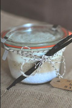 Vanilla Bath Salts, Bath Salt Recipe, Spa Recipes, Bath Salts Recipe, Homemade Body Butter, Homemade Bath, No Salt Recipes, Diy Body Care, Vanilla Essential Oil