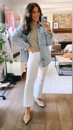 The Ultimate Guide to Styling Straight Leg Jeans (2024) White Crop Jeans Outfit, Crop Jeans Outfit, Cropped Jeans Outfit, Casual Denim Outfits, Jeans Outfit Fall