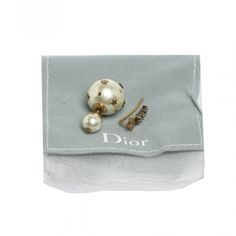 Brand New With Tag. Authentic. Comes With Pouch. These Asymmetric Earrings From Dior Brings The Label's Loved Tribales Design In A Refreshing Style. Sculpted From Aged Gold-Tone Metal, The Pair Flaunting One Earring Designed With Faux Pearls In The Characteristic Tribales Shape Accented With Star Motifs And The Other Earring Exhibits A Shooting Star Silhouette. Be Sure To Try Them With Everyday Outfits For A Touch Unique Style. Includes Original Dustbag Material: Resin Beads, Crystals Earrings Width Diameter- 1.6 Cm Metal Aged Gold Tone Finish White Brooch Jewelry For Evening, White Evening Jewelry With Brooch, Luxury White Earrings For Evening, Luxury White Evening Earrings, Designer White Earrings For Formal Occasions, Designer White Earrings For Evening, Rhinestone Mirror, Asymmetric Earrings, Oval Logo