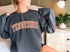 This trendy Tennessee Sweatshirt is perfect for any football fan! It features a vintage style crewneck with a retro font, and is oversized for a relaxed fit. Show your Tennessee pride with this cozy sweatshirt! ⭐️ * I T E M * I N F O* ✦ Gildan Unisex Sweatshirt ✦ This is made from a cozy, thinner material- perfect year round! ✦ Printed using Direct To Garment style- Inks are printed directly into the fabric. ✦ Different sizing may effect placement of final design. ✦ Colors may differ slightly du Future Grandma, Happy Camper Shirt, Sweat Vintage, Classic Lounge, Pregnancy Announcement Gifts, New Grandma, Cut Offs, Mama Shirts, Sweater Gift