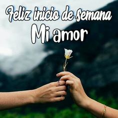 two people holding each other's hands with the words, feliz inicia de semana mi amor