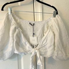 Zara Front Tie Crop Top Chic Zara Crop Top For Brunch, Zara Crop Top For Brunch, Zara Cropped Summer Blouse, Zara Crop Top For Summer Brunch, Zara Crop Top For Day Out, Zara Summer Crop Top For Day Out, Front Tie Crop Top, Tie Crop Top, Zara White