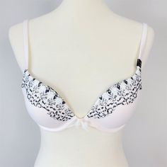 Victoria’s Secret Body By Victoria White Gray Lace Push-Up Bra Size 32b Women’s Size 32b Bottom Cups/Wings: 71% Polyamide, 29% Elastane; Top Cups: 89% Polyamide, 11% Elastane Made In India Hand Wash Condition: New With Tags Features: Push-Up Padding Underwire Fully Adjustable Straps 4 Settings Of Double Row Hook-And-Eye Back Closures Plunge Neckline Bow Detail At Front Can Be Worn Classic Or Crossback Reasonable Offers Welcome Feel Free To Contact Us About Any Questions Regarding Item G-27 White Feminine Bra With Lined Body, Feminine White Bra With Lined Body, White Push-up Bra For Summer, Victoria's Secret White Padded Bra, Feminine White Push-up Bra, Victoria's Secret Gray Bra, Victoria's Secret V-neck Top With Lace Trim, White Victoria's Secret Push-up Bra, Elegant Victoria's Secret Push-up Bra