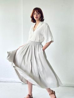 Embrace the carefree spirit of the countryside with our Flared Circle Midi Skirt - the perfect addition to your Bohemian-inspired wardrobe! Crafted from luxurious cotton fabric, this pleated skirt flows effortlessly, creating a flattering, feminine silhouette. With its elastic waistband and convenient pockets, you'll enjoy all-day comfort and convenience. Whether you're strolling through a lush meadow or sipping tea in your cozy cottage, this midi skirt is sure to put a smile on your face. The s Luxury Cotton Flared Pleated Skirt, Luxury Cotton Skirt With Elastic Waistband, Luxury Midi Skirt With Elastic Waistband, Luxury Midi Skirt With Pockets, Luxury Feminine Pleated Midi Skirt, Long Pleated Skirt, Pleated Long Skirt, Boho Stil, Skirts With Pockets