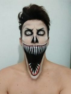 👹 Halloween Inspired Makeup, Professional Halloween Makeup, Haunted House Makeup, Different Halloween Costumes, Halloween Makeup Kits, Creepy Skin, Horror Make-up, Zombie Walk