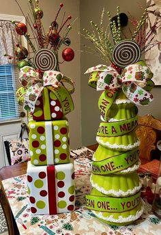 Pumpkin Snowmen, Waverly Chalk Paint, Classic Holiday Decor, Mackenzie Childs Inspired, Block Craft, Diy Christmas Decorations Easy, Grinch Christmas, Christmas Decor Ideas, Christmas Tree Lighting