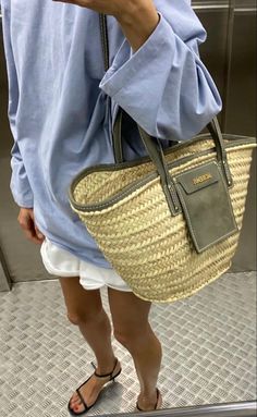 Hermes Oran Sandals, Cute Preppy Outfits, City Style, Slow Living, Preppy Outfits, Fashion Killa, Malaga, Linen Shirt