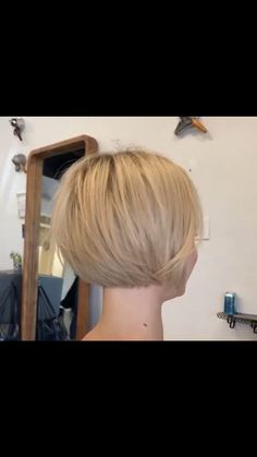 Choppy Bob Hairstyles For Fine Hair, Kort Bob, Short Hair Images, Crop Hair, Luscious Hair