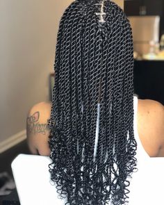 Got sooo many questions about this hair! All my twist(Senegalese and rope twist) are done with xpression braiding hair. . . . . . .… Senegalese Twist Ponytail, Senegalese Twist Over Locs, Medium Size Senegalese Twist, Knotless Sengelese Twist, Sengalese Twists Messy, Large Senegalese Twist Long, Senegalese Twist Hairstyles With Curls