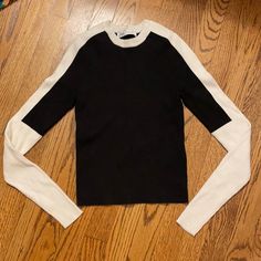 Zara Fitted, Stretchable Black And White Sweater Top. Perfect With High Waisted Jeans! Size Medium, I’m 5’4, C Cup And It Lands Right At My Natural Waist/Belly Button In A Nice Body Hugging Way! Bought Last Winter And Never Decided To Wear It Out So It’s In Brand New Condition! Chic Fitted Color Block Tops, Fitted Black And White Long Sleeve Tops, Fitted Long Sleeve Black And White Tops, Fitted White Color Block Top, White Sweater Top, Black And White Sweater, C Cup, Zara Top, High Waisted Jeans