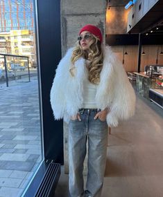 Ugg Outfits Winter, Women Classy Outfits, White Party Outfits, White Outfit Aesthetic