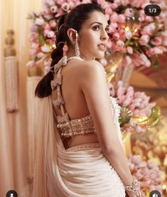 Shloka Ambani, Shloka Mehta, Ambani Wedding, Anant Ambani, Mumbai Wedding, Dresses Traditional, Bridal Mehendi Designs, Fashion Indian, Bridal Lehenga Red