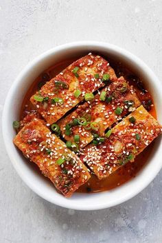 Spicy Korean Tofu - quick and easy Korean braised tofu with chili powder, garlic, soy sauce, sugar and sesame oil. This Korean side dish (banchan) is healthy and delicious | rasamalaysia.com Korean Tofu Recipes, Korean Vegetarian Recipes, Korean Tofu, Korean Side Dishes, Tofu Recipe, Tofu Dishes, Vegan Asian, Spicy Korean, Korean Dishes