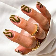 Toe Nail Art Designs, Cute Fall Nails, Stile Kendall Jenner, Nail Design Glitter, Abstract Nails, Radiant Beauty, Cute Nails For Fall, Nails 2022, Edgy Nails