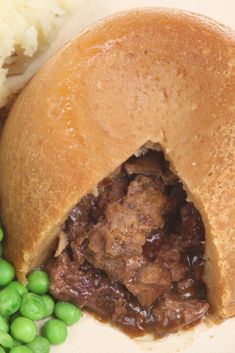 Mary Berry Steak And Kidney Pudding Steak Pudding Recipe, Steak And Kidney Pie Recipe, Steak And Kidney Pudding, Creative Pie Crust, Kidney Pie, Steak And Kidney Pie, Meat Curing, Steamed Pudding, Suet Pudding