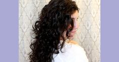 Cómo rizarte el pelo con una camiseta paso a paso, ¡impresionante! Hair Plopping, Overnight Hairstyles, Night Hairstyles, Evening Hairstyles, Curly Hair Videos, Curly Hair Routine, Hair Routines, Long Curly Hair