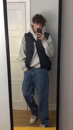 Loose Fits Aesthetic Men, Bay Area Aesthetic Outfits Men, Retro Commuting Style Men, Guy Outfits Streetwear, Fit Inspo For School Outfits Men, Soft Guy Aesthetic, Men’s Fashion Vintage, Killua Fits, Soft Guy Outfits