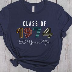 a t - shirt that says class of 1971 and has the number forty years after printed on it