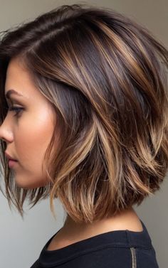 19 Stylish Razor Cut Hairstyles To Effortlessly Rock - Best Review Dark Brown Short Hair With Highlights, Hairstyles For Short Damaged Hair, Short Damaged Hair, Brown Bob Hairstyles, Goddess Braids Color, Braids Color 30, Short Cut Hair, Razor Cut Hairstyles, Razor Cut Bob