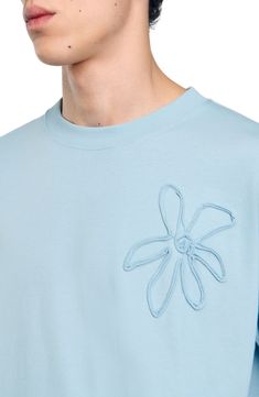 Oversized T-shirt with round neck and short sleeves, with a bias flower appliqué on the chest. Sandro Men's oversized T-shirt Round neck Short sleeves Bias flower on chest The model is 5'8 tall and wears a size S Applique Tee, Cotton Flower, Applique Shirts, Flower Applique, Oversized T Shirt, Applique Designs, Oversized Tshirt, Baby Blue, Round Neck