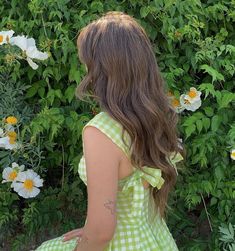 Blur Photography, Woman Sketch, Aesthetic Colors, Long Hair Styles, Fashion Outfits, Hair Styles, Flowers, Hair, Photography