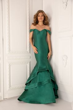 Color: Emerald Green Neckline: Off the Shoulder Sweetheart Silhouette: Mermaid Fabric: Mikado Brand: Lucci Lu Style #: 8113 2 Piece Dress Short, Designer Formal Dresses, Mermaid Fabric, Suits Prom, Slim Fit Tuxedo, Tiara Hairstyles, Dresses Quinceanera, Tuxedo Wedding, Short Cocktail Dress