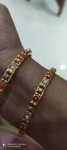 Traditional Bangles, Gold Earrings For Kids, Designer Bangles, Stone Bangles, Bangle Design, Trendy Jewellery, Gold Jewelry Outfits, Gold Bangle Set, Bangles Gold