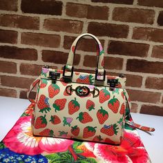 SSC Fashion - GCI Bags - 3169 A+ Excellent Quality copies; Contact us if you've any questions in your mind. Trendy Tote, Gucci Handbags, Gucci Bags, Kate Spade Top Handle Bag, Gucci Bag, Contact Us, Clutch Bag, Dust Bag, Top Handle Bag