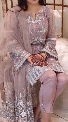 Pakistani Dresses Eid, Kurti Design Ideas, Fall Outfits Dresses, Dress Outfits Winter, Aesthetic Dresses Casual, With Boots Outfit, Dress Fall Outfits, Party Hijab, Summer Kurti