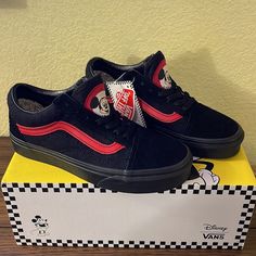 Brand: Vans Size: 6 W Condition: Brand New ( Perfect Condition ) Unisex Smoke Free Home Black Mickey Mouse Sneakers For Streetwear, Casual Black Mickey Mouse Sneakers, Vans Toy Story, Vans Classic Old Skool, Suede Vans, Disney Vans, Old Skool Black, Skater Shoes, Cat Shoes