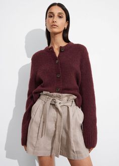 Elevate Your Everyday: 5 Fall Trends You Can Actually Wear Cardigan Knitted, Summer Style Guide, Beige Vest, Knit Outerwear, Linen Sweater, Pullover Outfit, Red Cardigan, Knitwear Cardigan, Fashion Story