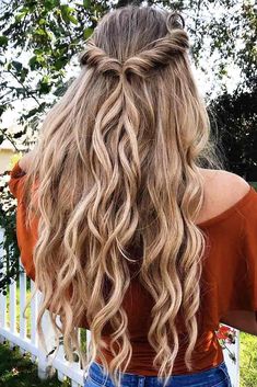 We are in a need of fresh spring hairstyles as the warmer days are right around the corner. The temperature is rising, flowers are blooming, birds are singing, we are wearing fewer items of clothes, and new hair trends start popping up. #hairstyles #longhairstyles #hairstylesforlonghair Luxy Hair Extensions, New Hair Trends, Luxy Hair, Prom Hair Down, Hairstyles Updo, Spring Hairstyles, Prom Hairstyles, Easy Hairstyles For Long Hair, Half Up Hair