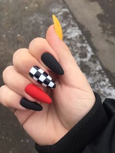 nails, spring nails, trendy nails, nail designs, unghie, unghie primaverili, tendenze unghie Racing Nails, Shellac Nail Designs, Feather Nails, Green Nail Art, Cute Simple Nails, Matte Nails Design, Nail Art Designs Videos, Cute Gel Nails, Estilo Chic